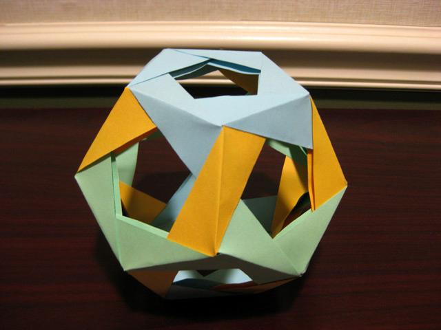 ¿Cómo hacer un dodecaedro con tus propias manos?