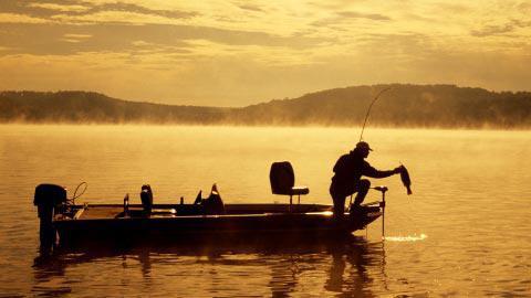 Pesca en la región de Grodno en el río Neman